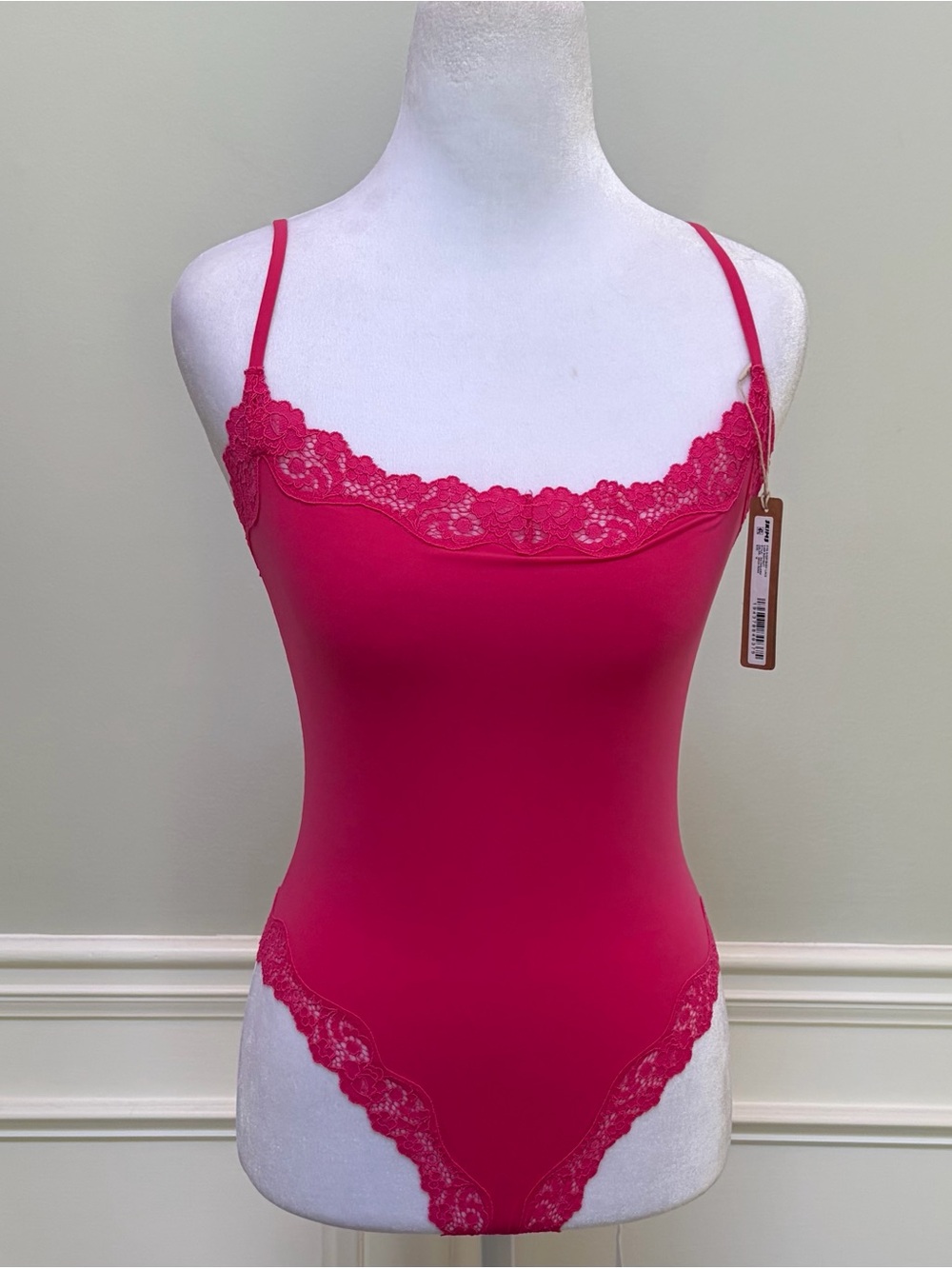 SKIMS Fits Everybody NWT Hot Pink Lace-Trim Cami Bodysuit M